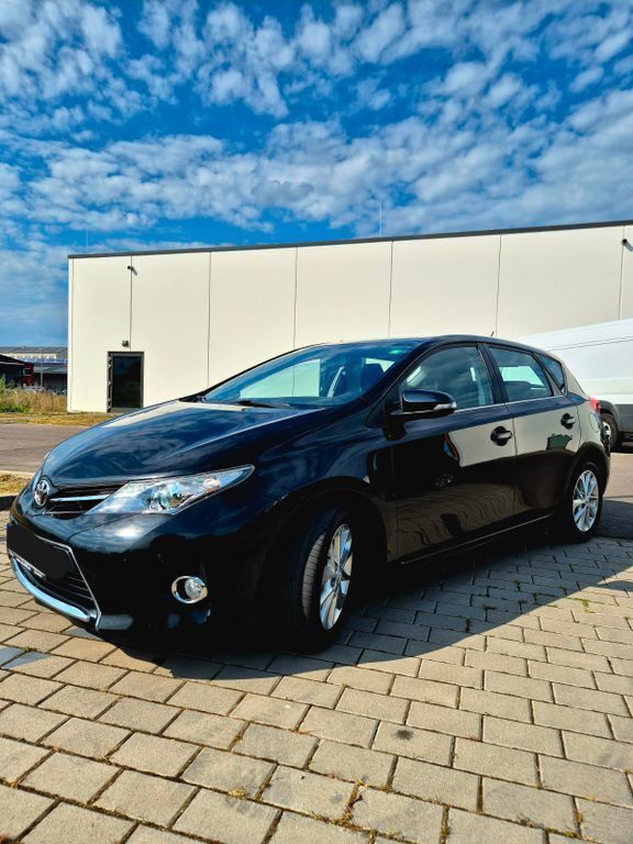 Schwarz Gebraucht 2013 Toyota Auris Edition Limousine | 8.100 € (Fairer Preis) - Bild 1/4