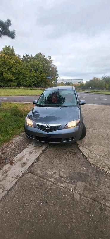 Grau Gebraucht 2006 Mazda 2 Kleinwagen | 1.200 € (Superpreis) - Bild 1/4