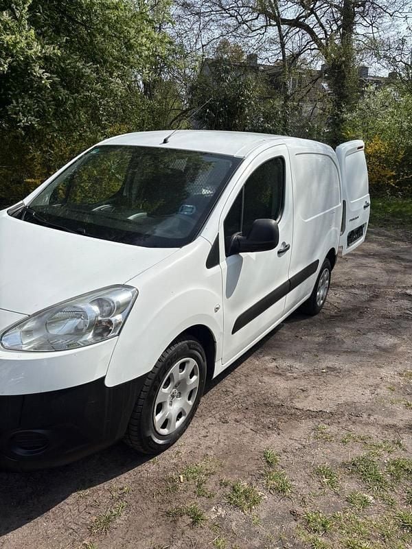 Gebraucht Peugeot Partner 74 PS (54 kW) 2015 Weiß Van / Kleinbus