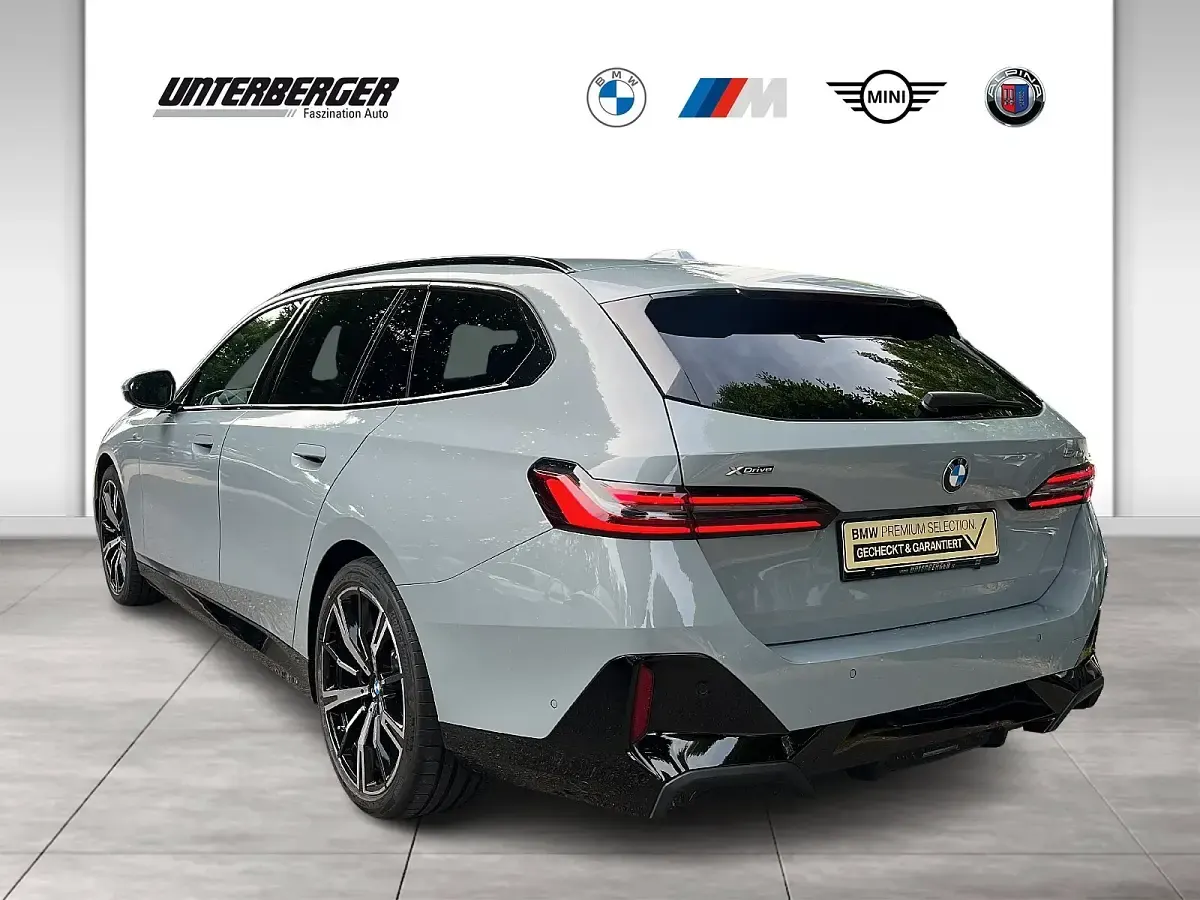 Gebraucht BMW 540 M Sport 286 PS (210 kW) 2025 Grau Kombi