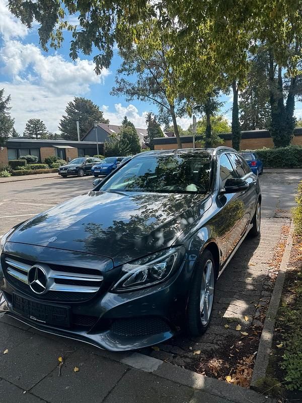 Schwarz Gebraucht 2016 Mercedes C180 Kombi | 11.600 € (Superpreis) - Bild 1/4