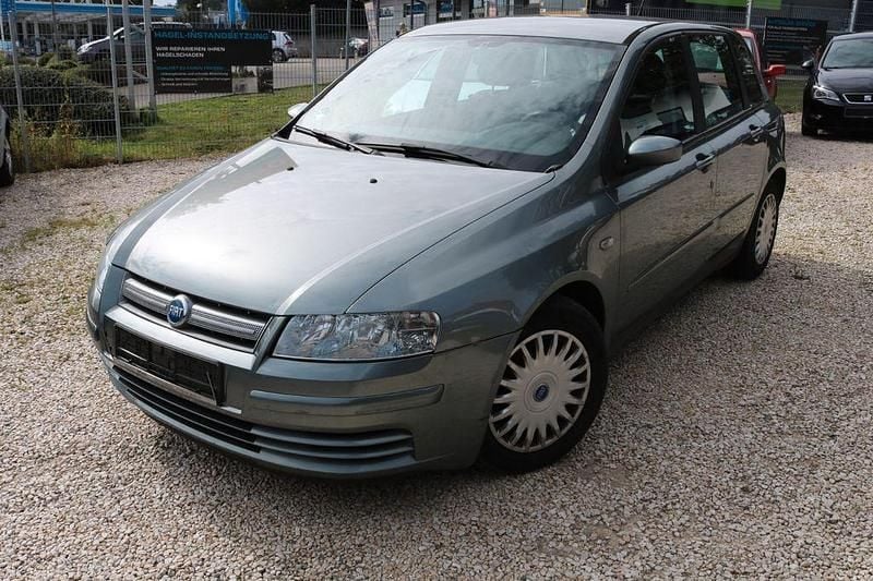 Grau Gebraucht 2006 Fiat Stilo Active Limousine | 1.450 € (Fairer Preis) - Bild 1/4