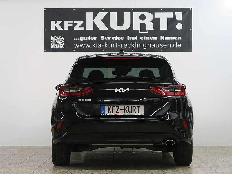 Neu Kia Ceed Style 101 PS (74 kW) 2025 Schwarz Kleinwagen