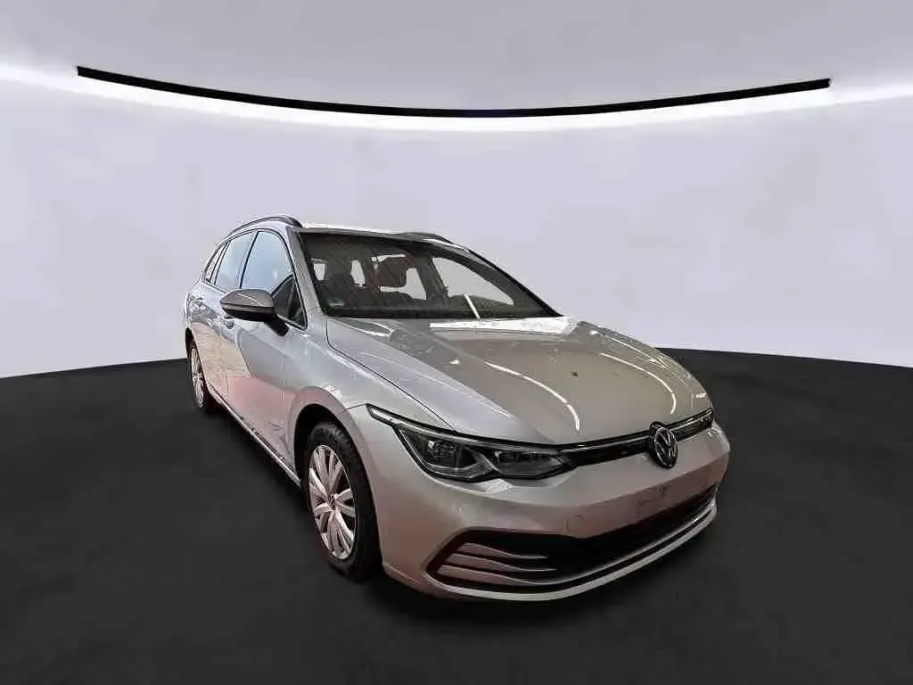 Gebraucht VW Golf VIII Life 131 PS (96 kW) 2023 Reflexsilber metallic Kombi