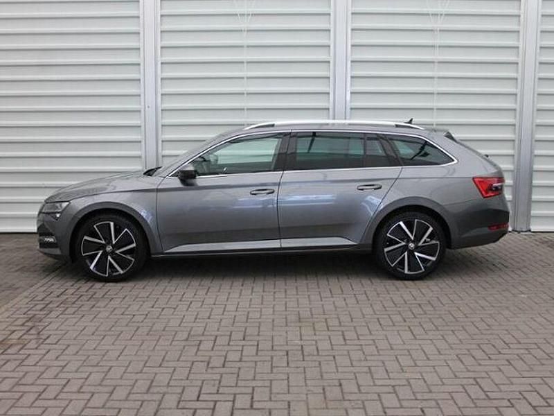 Gebraucht Skoda Superb Style 150 PS (110 kW) 2024 Silber Kombi
