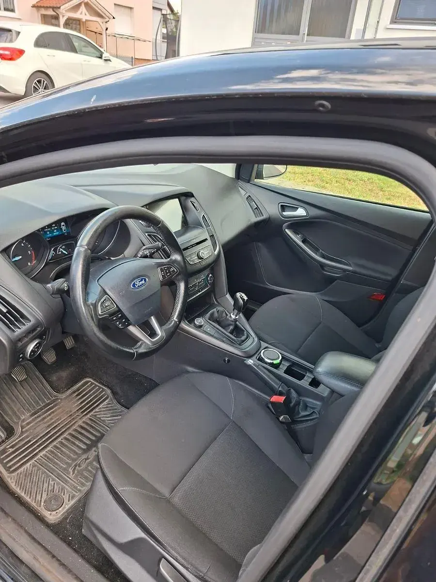 Gebraucht Ford Focus Cool & Connect 120 PS (88 kW) 2018 Schwarz Kombi