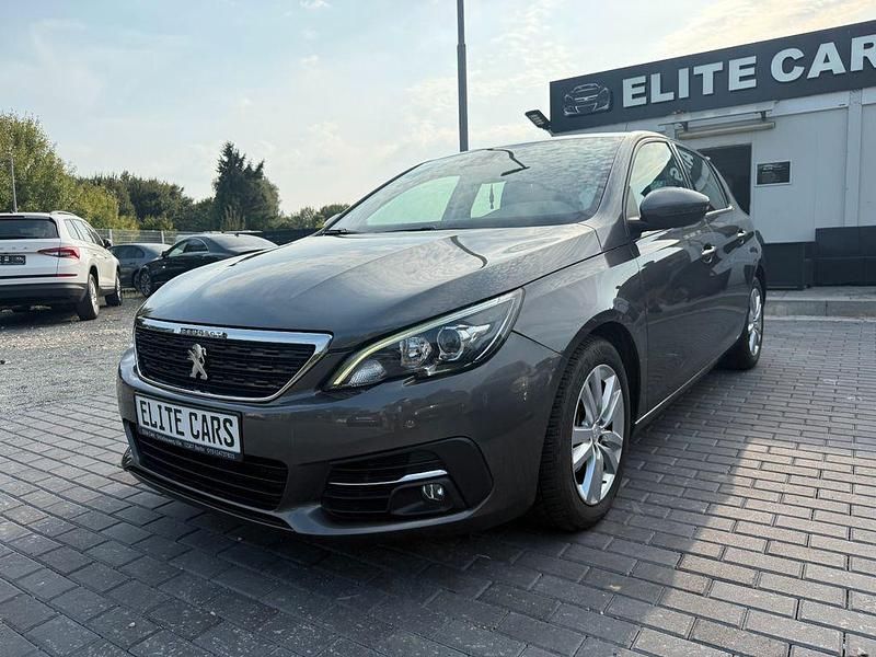 Grau Gebraucht 2019 Peugeot 308 Limousine | 8.990 € (Fairer Preis) - Bild 1/4