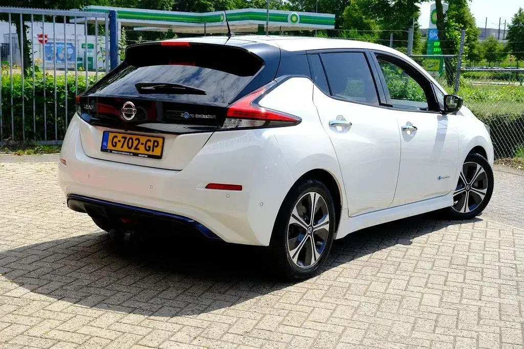 Gebraucht Nissan Leaf Tekna 110 kW (150 PS) 2019 Weiß Kleinwagen