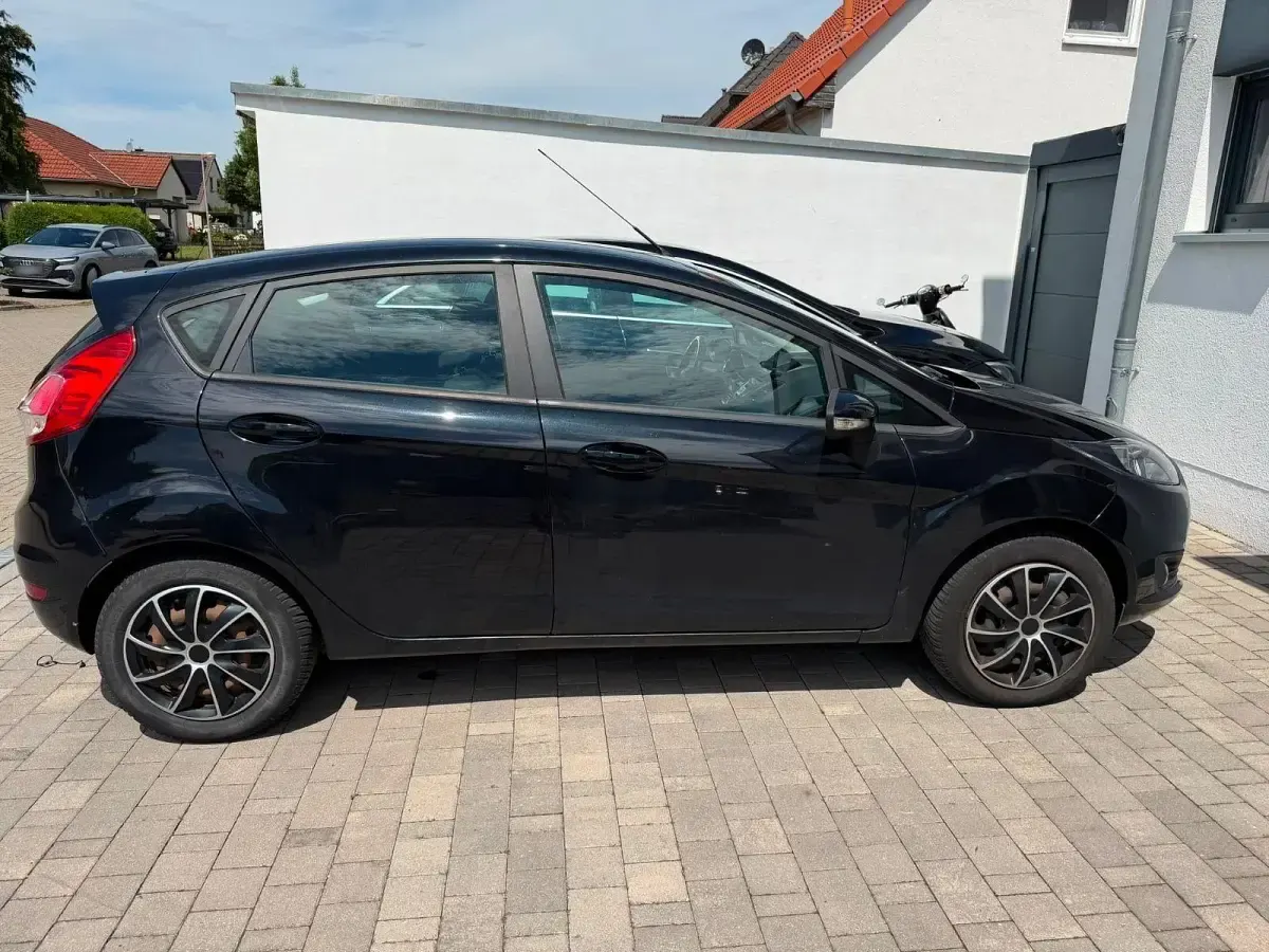 Gebraucht Ford Fiesta Trend 80 PS (58 kW) 2013 Schwarz Limousine
