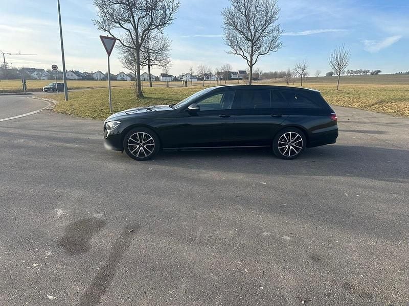 Gebraucht Mercedes E220 194 PS (142 kW) 2021 Schwarz Kombi