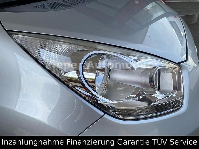 Gebraucht Kia Venga Vision 90 PS (66 kW) 2011 Silber Kleinwagen