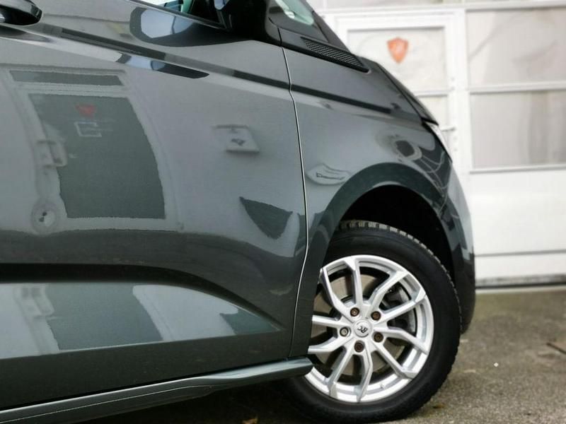 Gebraucht VW Multivan 136 PS (100 kW) 2022 Grau (indiumgrau) Van