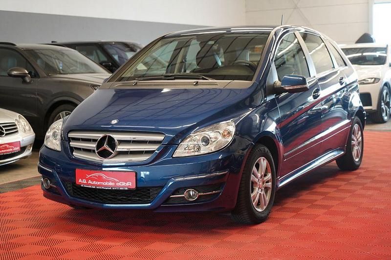 Blau Gebraucht 2010 Mercedes B180 Sport Edition Van / Kleinbus | 6.950 € (Fairer Preis) - Bild 1/4