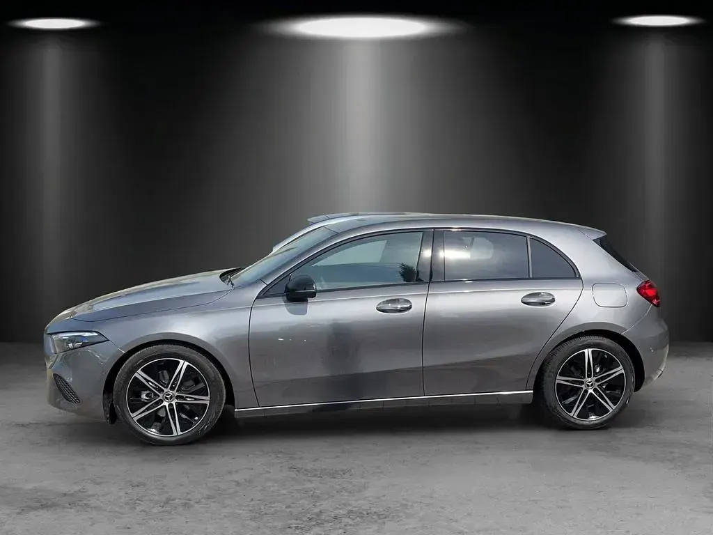 Gebraucht Mercedes A200 Progressive 150 PS (110 kW) 2024 Mountaingrau Kleinwagen