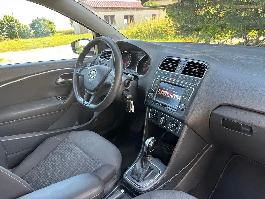 Gebraucht VW Polo Comfortline 90 PS (66 kW) 2017 Weiß Kleinwagen