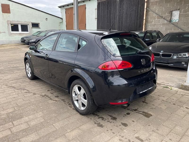 Second-hand Seat Leon Reference 105 CP (77 kW) 2008 Negru Hatchback