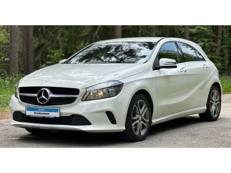 Weiß Gebraucht 2016 Mercedes A180 AMG Kleinwagen | 10.490 € (Guter Preis) - Bild 1/4