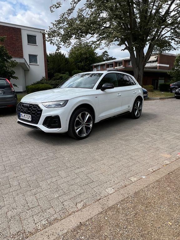 Weiß Gebraucht 2021 Audi Q5 Edition .1 SUV | 40.750 € (Guter Preis) - Bild 1/4