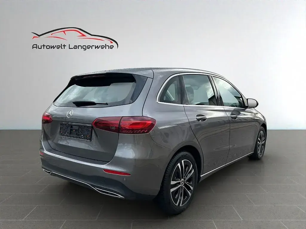 Gebraucht Mercedes B180 136 PS (100 kW) 2024 Grau Kleinwagen