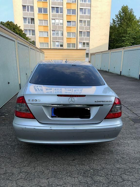 Gebraucht Mercedes E200 Classic 184 PS (135 kW) 2008 Grau Limousine