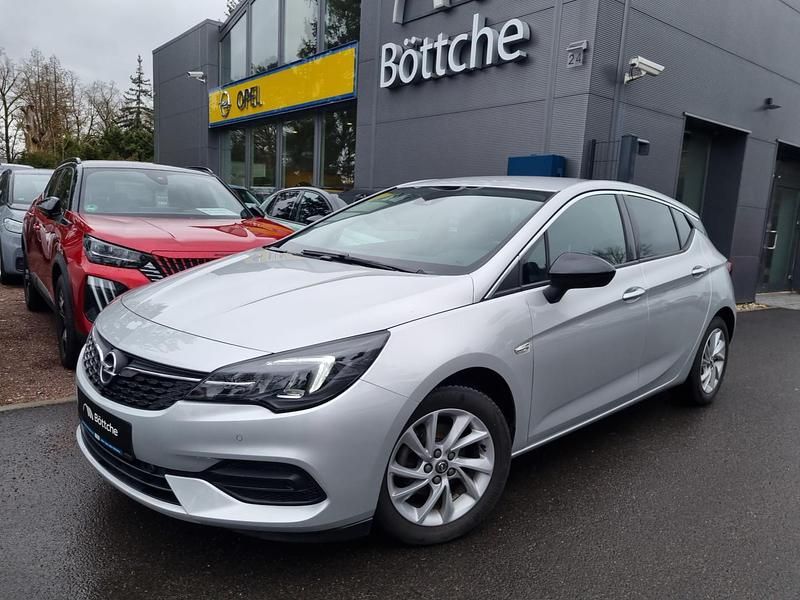 Gebraucht Opel Astra Elegance 145 PS (106 kW) 2021 Lack weiss banquise/typ aussenverkleidung spiegel flach standard Limousine