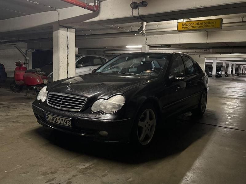 Gebraucht Mercedes C320 Avantgarde 218 PS (160 kW) 2001 Schwarz Limousine