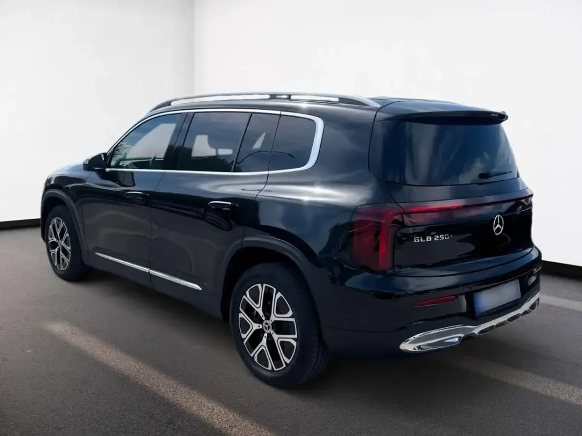 Gebraucht Mercedes GLB250 Progressive 200 kW (272 PS) 2026 Metalliclack kosmosschwarz SUV