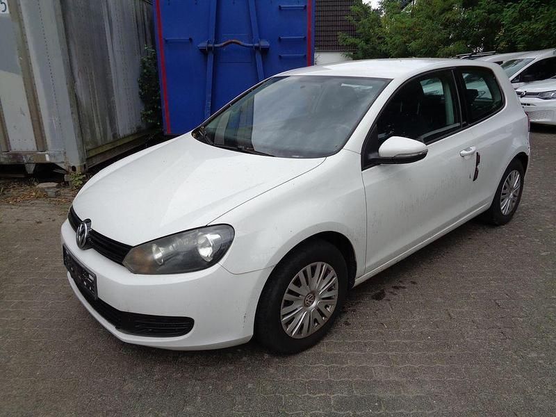 Weiß Gebraucht 2012 VW Golf VII Trendline Limousine | 3.450 € (Superpreis) - Bild 1/4