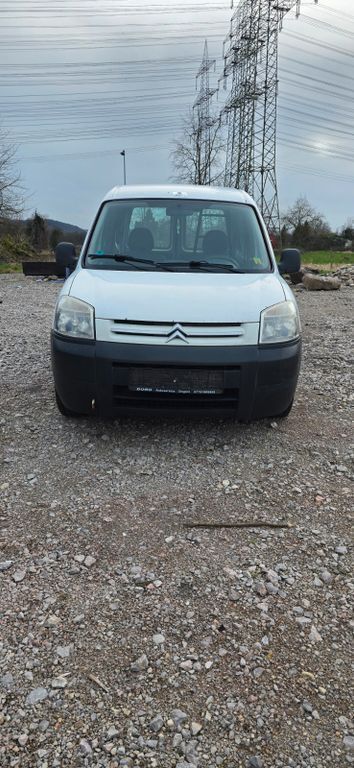 Weiß Gebraucht 2009 Citroën Berlingo First Van / Kleinbus | 2.400 € - Bild 1/4
