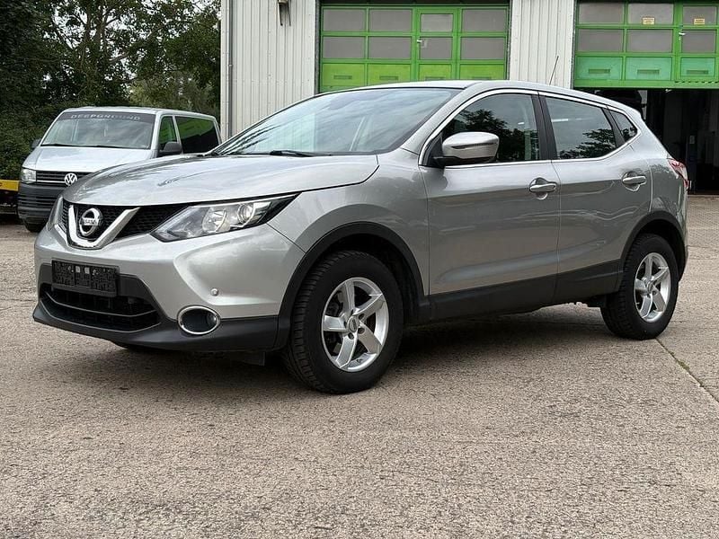 Silber Gebraucht 2015 Nissan Qashqai Acenta SUV | 7.500 € (Superpreis) - Bild 1/4