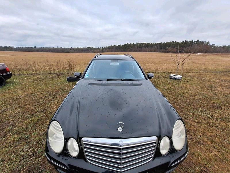 Second-hand Mercedes E220 170 CP (125 kW) 2008 Negru Break