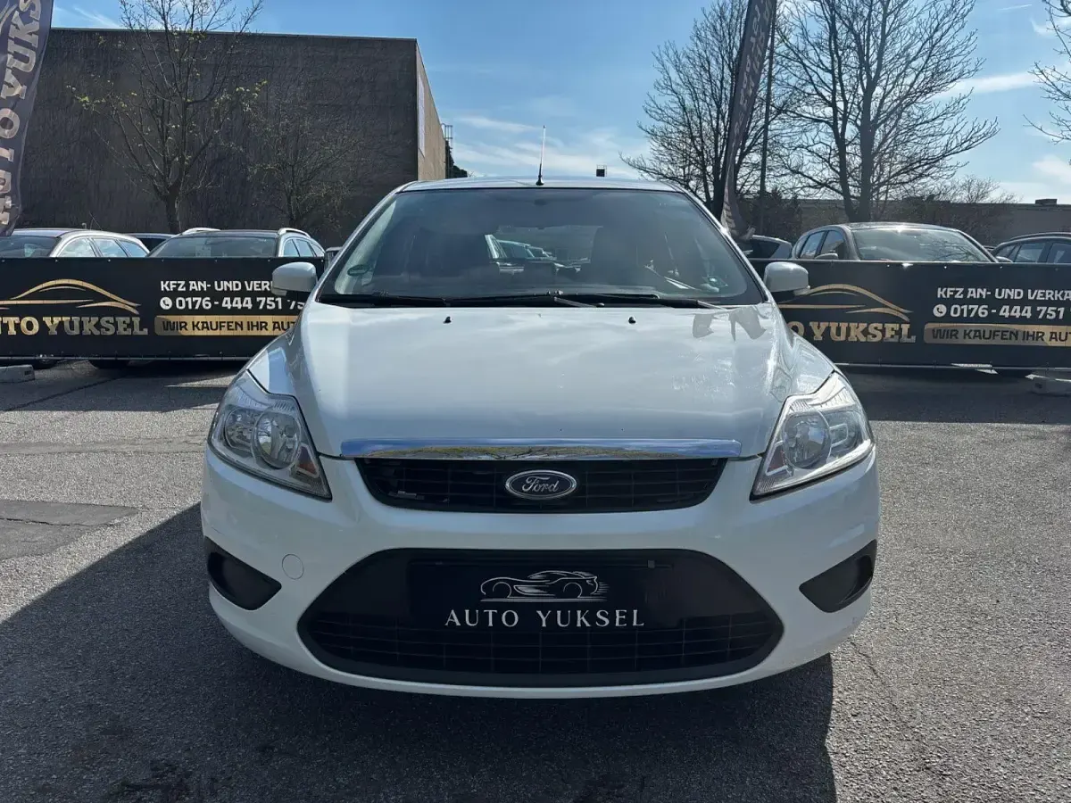 Gebraucht Ford Focus Style 101 PS (74 kW) 2008 Weiß Limousine
