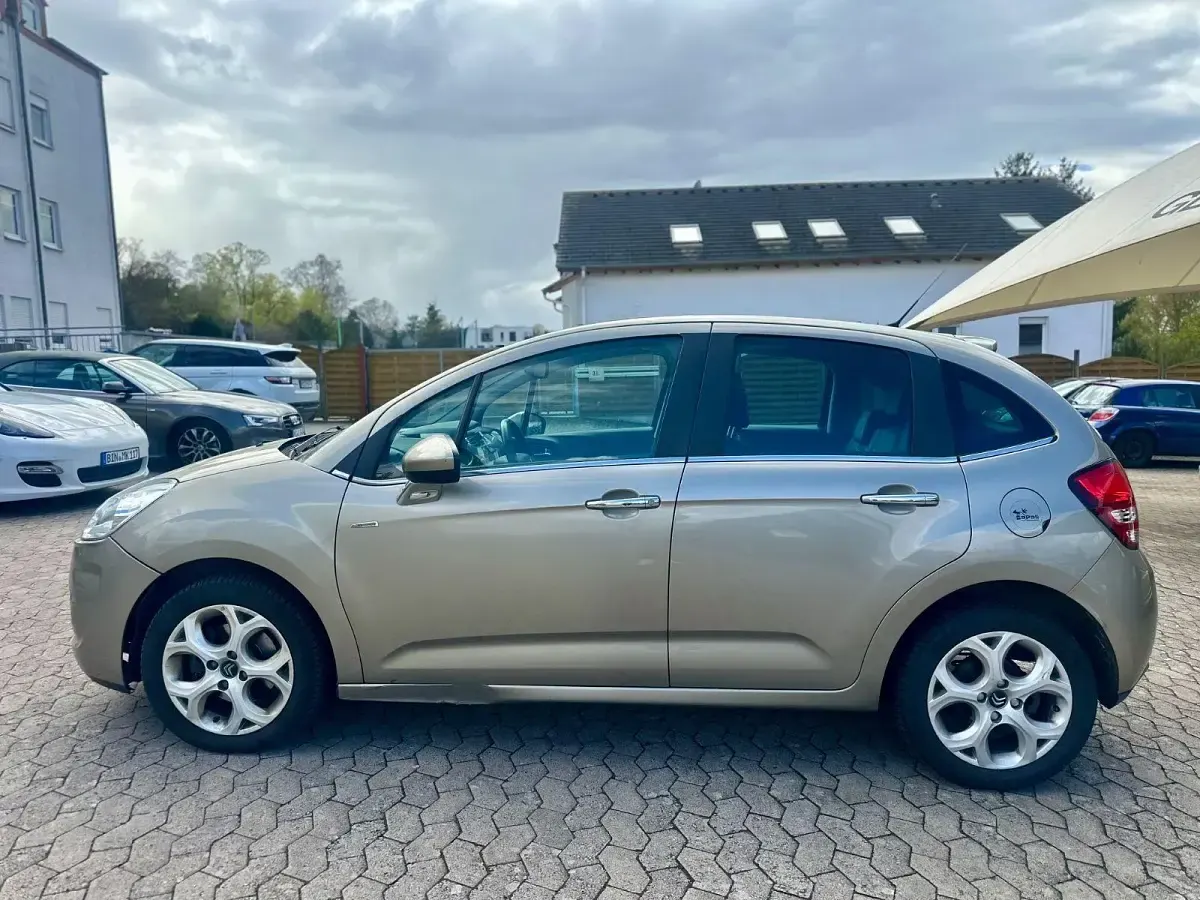 Gebraucht Citroën C3 Exclusive 120 PS (88 kW) 2011 Gold Kleinwagen