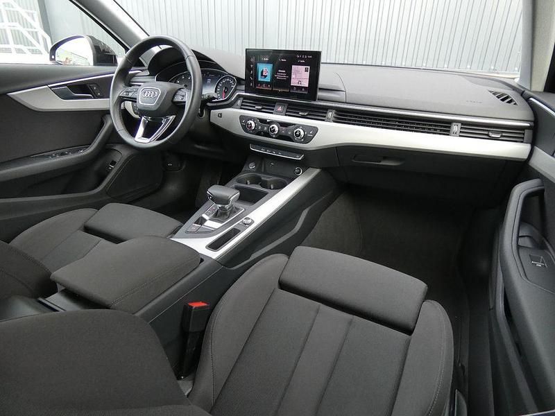 Gebraucht Audi A4 Sport 163 PS (119 kW) 2021 Brillantschwarz Limousine