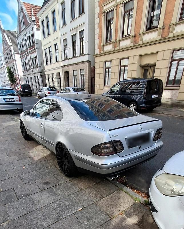 Grau Gebraucht 1999 Mercedes R320 Van / Kleinbus | 2.000 € - Bild 1/4