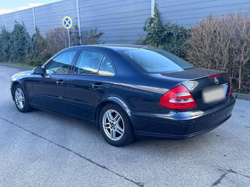 Second-hand Mercedes 240 2015 Berlinǎ