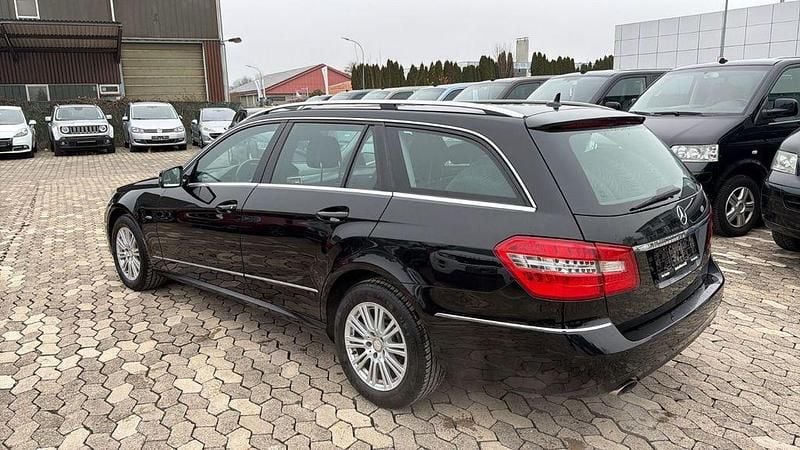 Gebraucht Mercedes E200 184 PS (135 kW) 2010 Schwarz Kombi