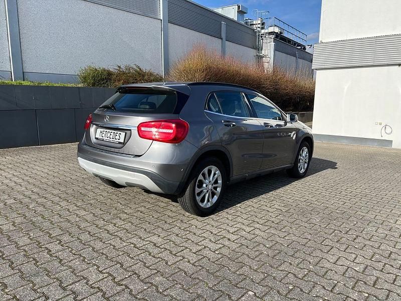 Gebraucht Mercedes GLA220 177 PS (130 kW) 2017 Grau SUV