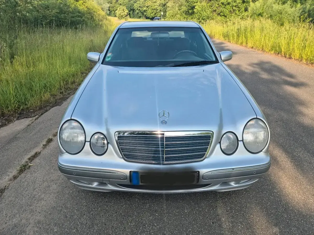 Gebraucht Mercedes E240 170 PS (125 kW) 2001 Silber Limousine