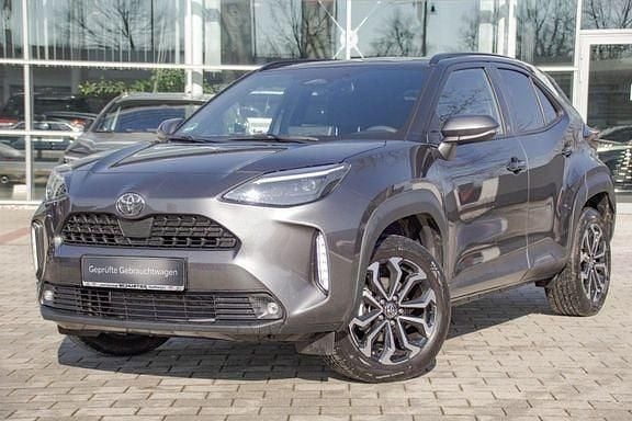 Marlingrau metallic Gebraucht 2024 Toyota Yaris Hybrid Plus | 25.590 € (Superpreis) - Bild 1/4