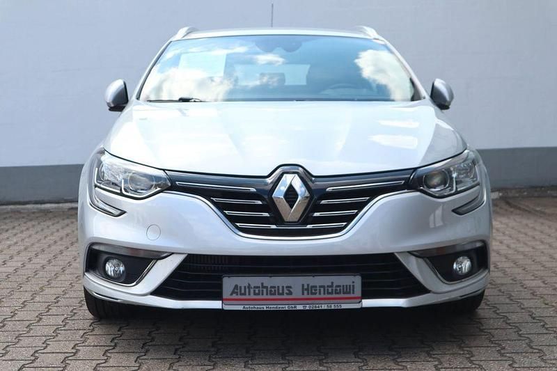 Grau Gebraucht 2017 Renault Mégane IV Intens Limousine | 9.990 € (Guter Preis) - Bild 1/4