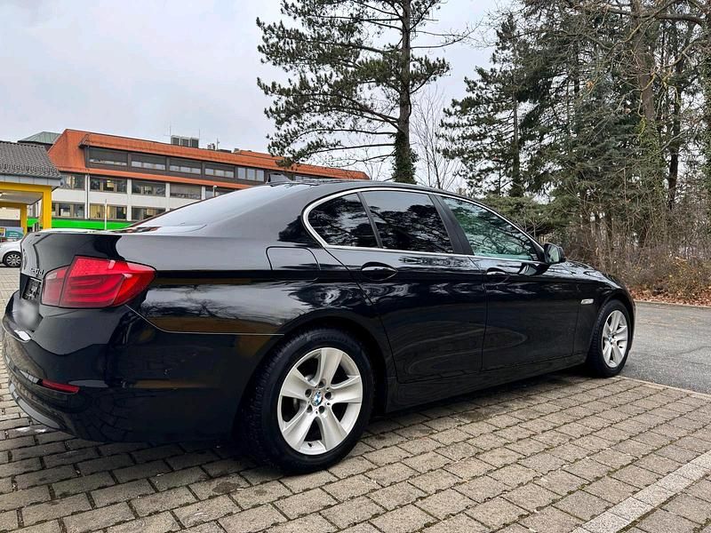 Gebraucht BMW 520 190 PS (139 kW) 2011 Schwarz Limousine