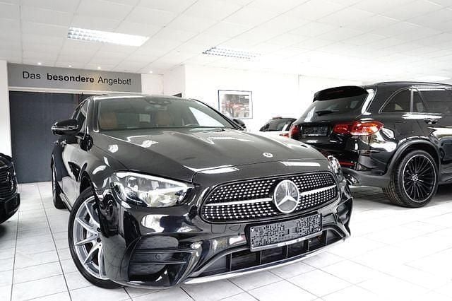 Schwarz Gebraucht 2022 Mercedes E400 AMG line Limousine | 48.950 € (Fairer Preis) - Bild 1/4