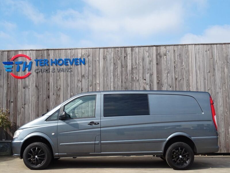 Grey metallic Gebraucht 2011 Mercedes Vito Van / Kleinbus | 13.950 € (Teuer) - Bild 1/4