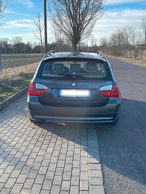 Gebraucht BMW 320 170 PS (125 kW) 2008 Grau Kombi