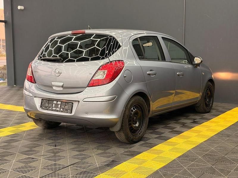 Gebraucht Opel Corsa Edition 80 PS (58 kW) 2008 Silber Kleinwagen