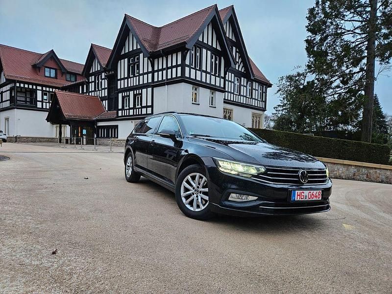 Gebraucht VW Passat Business 150 PS (110 kW) 2021 Schwarz Van / Kleinbus