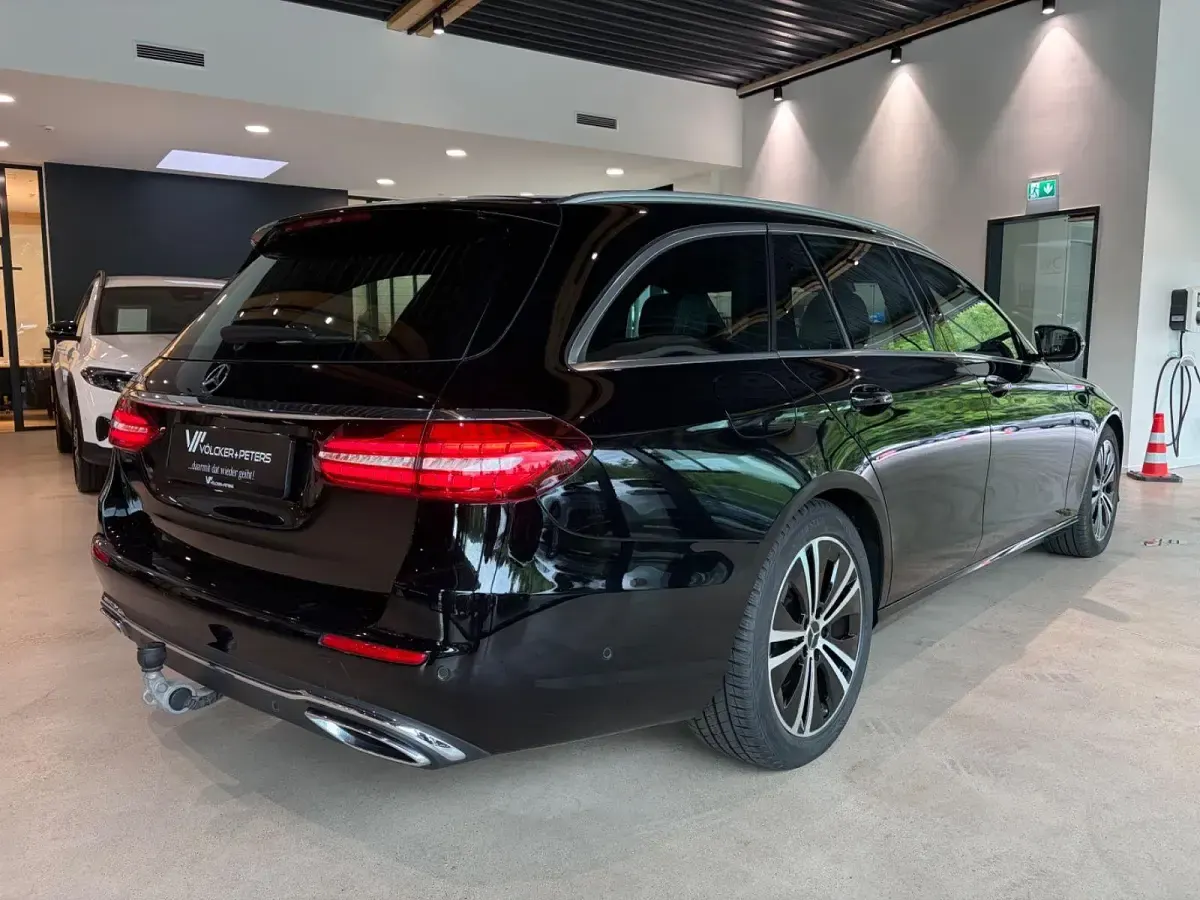 Gebraucht Mercedes E220 Avantgarde 194 PS (142 kW) 2020 Schwarz Limousine