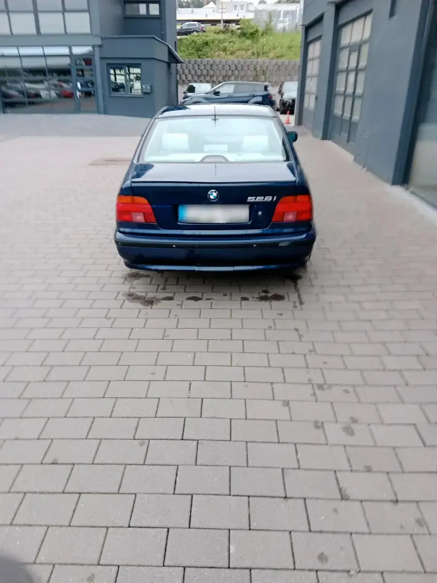 Gebraucht BMW 528 193 PS (141 kW) 1998 Blau Limousine