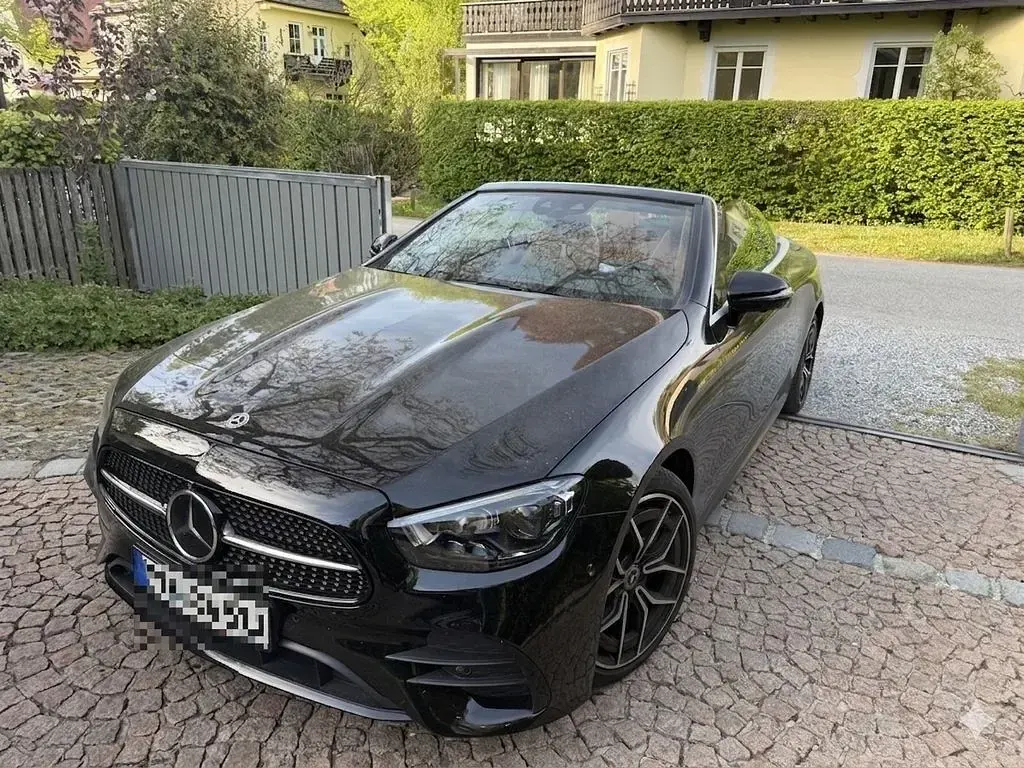 Gebraucht Mercedes E300 AMG 258 PS (189 kW) 2021 Schwarz Cabrio